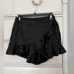 Entro wrap skirt in black